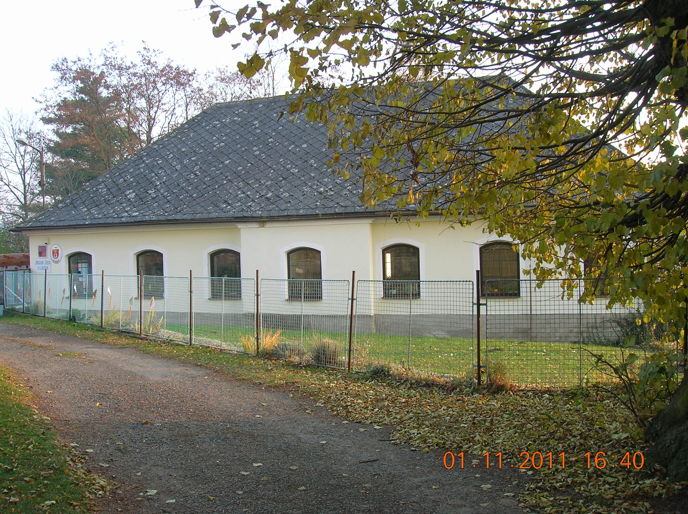 Skuhrov School